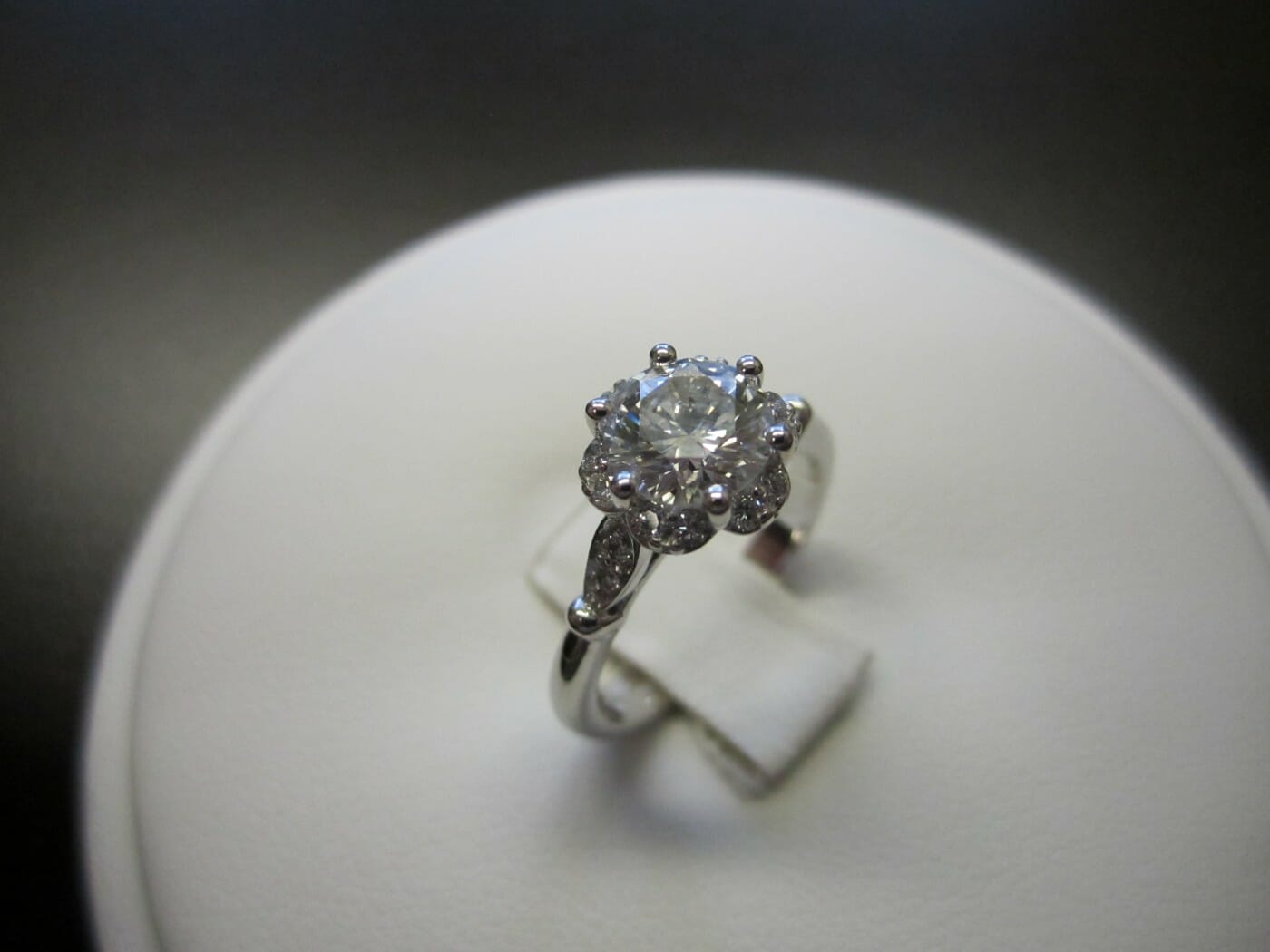 Picture of The stories behind the thousands of engagement rings for sale online